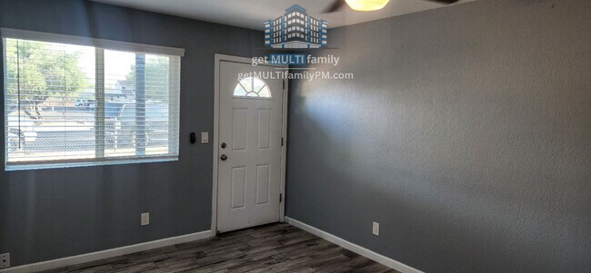 Building Photo - Move-in Ready Apartment!