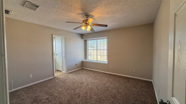 Building Photo - 10810 Kirkbend Dr