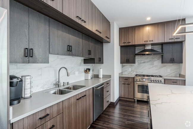 2BR, 2BA - 2,237SF - Kitchen - Ventana Wayzata