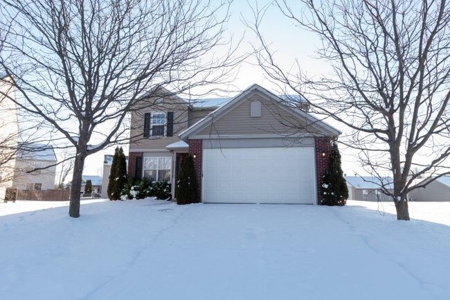 Building Photo - Spacious Far East Side 4 bedroom 2.5 bath