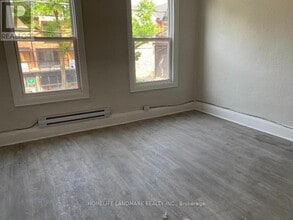 Building Photo - 461 Parliament St