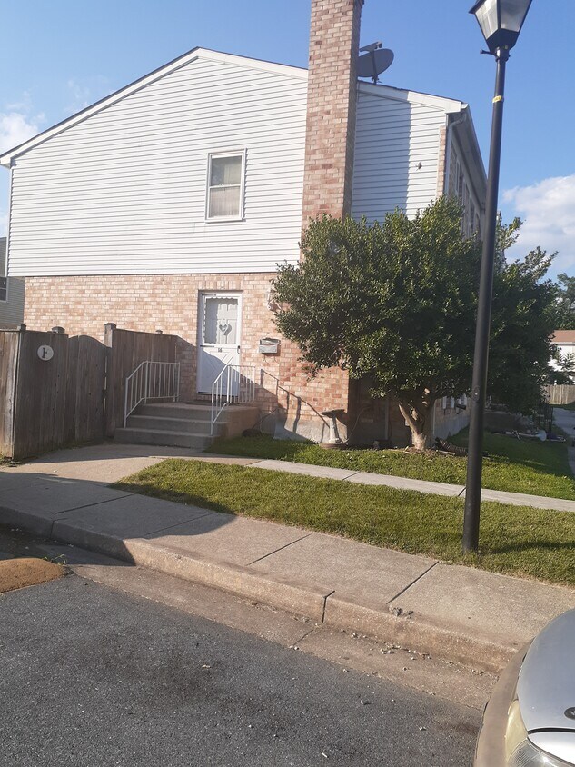 16 Tussock Ct, Middle River, MD 21220 Townhome Rentals in Middle