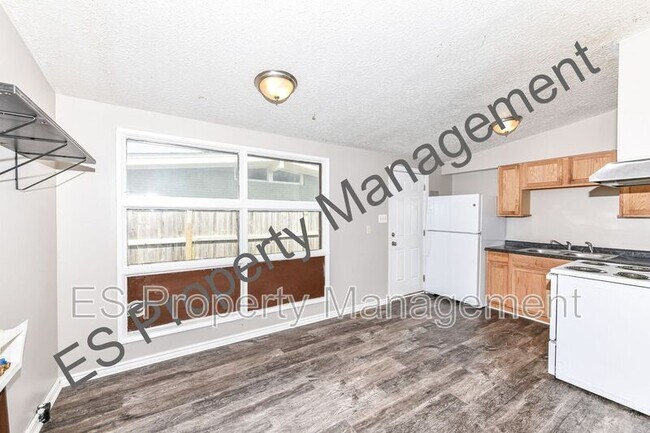 Foto del edificio - 1631 Elmhurst Dr