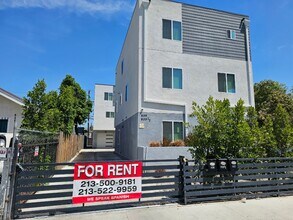 Building Photo - 839 E 81st St