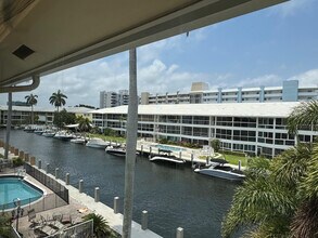 Building Photo - 3051 NE 47th Ct