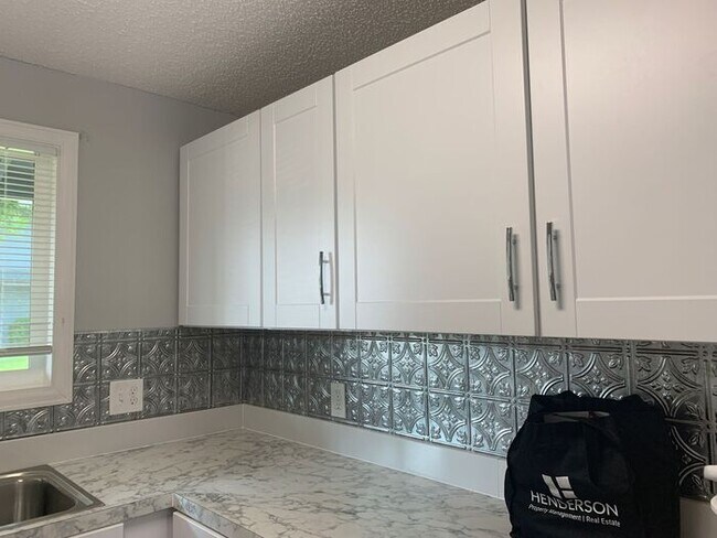 Foto del edificio - Updated 2 bedroom ranch in north Loveland! RENT INCLUDES: Water/Sewer/Gas/Trash/Common Area Electric