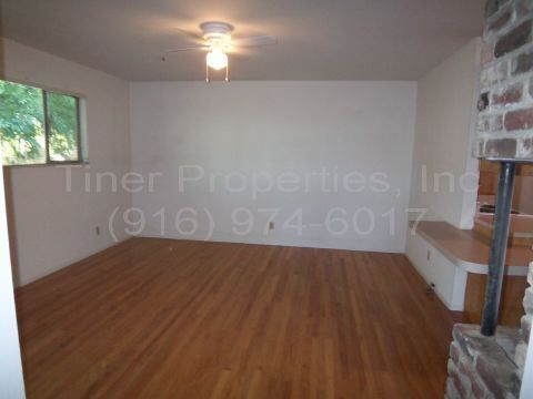 Building Photo - Beautifully Maintained Home