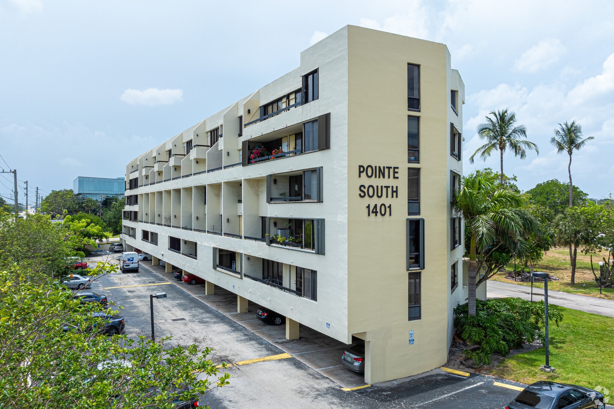 Pointe South