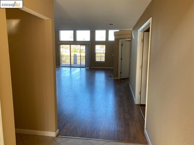 Building Photo - 5451 Fairway Ct