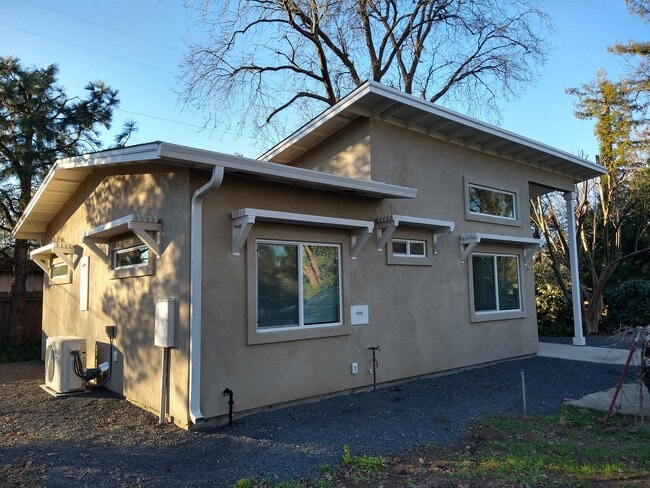 Building Photo - 2145 Floral Ave