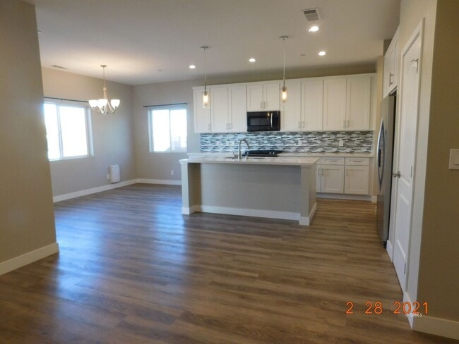 Foto del edificio - Beautiful 4 bed, 2.5 bath home AVAILABLE for RENT February 15th, 2026!