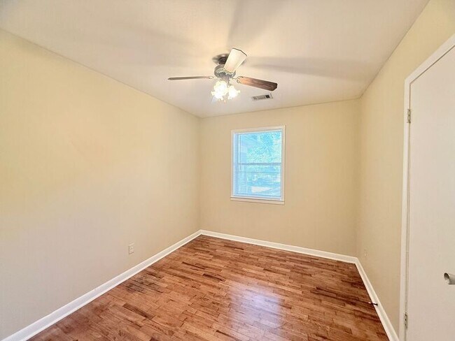 Foto del edificio - 8920 Lewis St