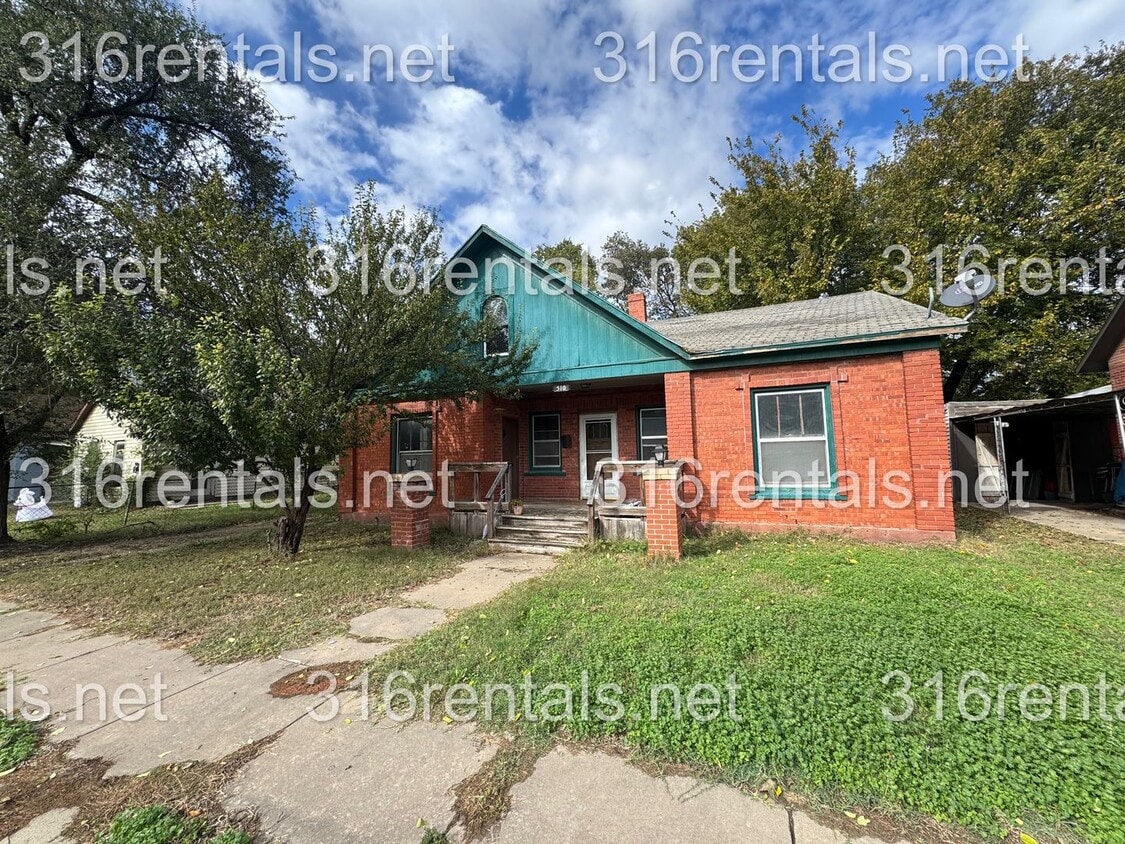 Primary Photo - $995 - 4 bed 1 bath - Single Family Home