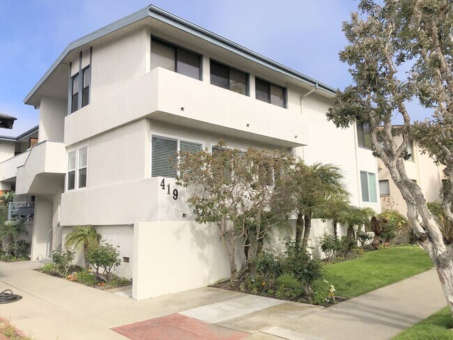 Front Exterior - 419 Avenue G