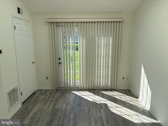 Foto del edificio - 144 Leedom Way