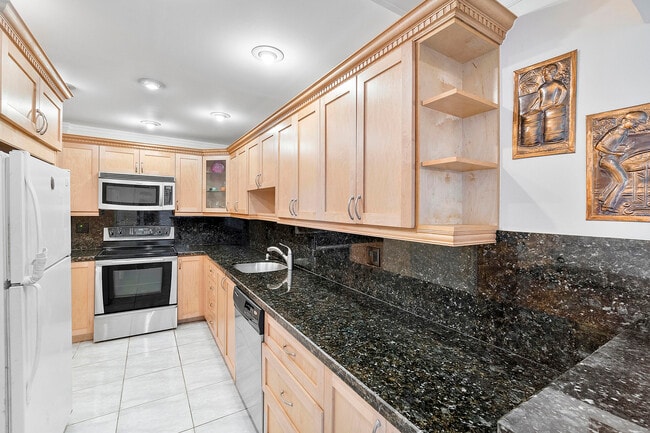 Foto del edificio - 2851 S Ocean Blvd