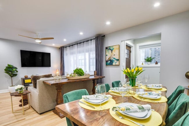 Building Photo - 6242 N Kenmore Ave