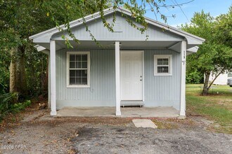 Building Photo - 119 College Ave