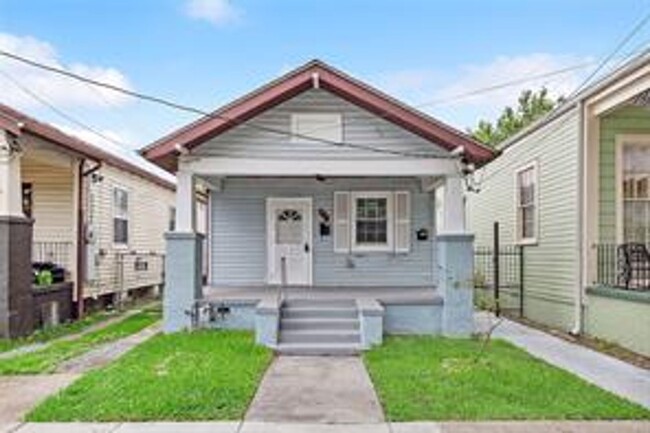 Building Photo - Three Bedroom Double