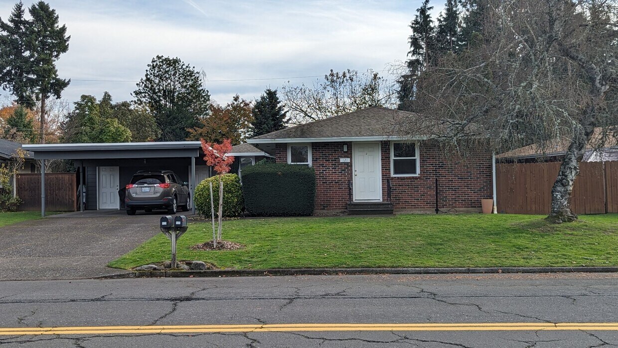 Primary Photo - 121/123 N. Garrison Road