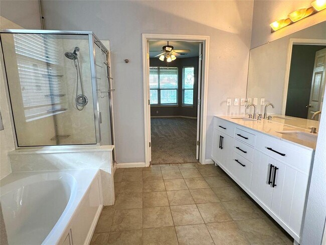 Building Photo - 1104 Vanderbilt Cir