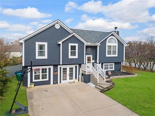 Building Photo - 4 Bedroom 3 Bath Single Family Home in Pec...