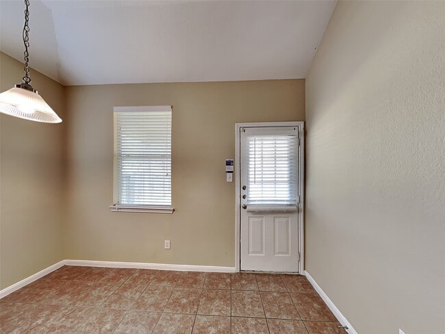 Building Photo - 26314 Longview Creek Dr