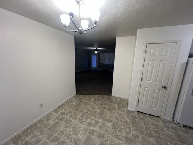 Building Photo - 2921 Anchor Dr