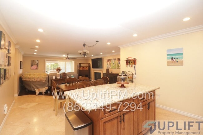 Foto del edificio - 4 Bed 2 Bath Home With Fenced Backyard