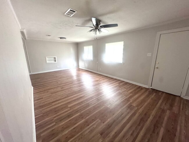 Building Photo - 3/1 for rent in Downtown Brandon 042!!
