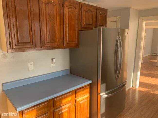 Building Photo - 3 br, 1 bath Apartment - 24 Mechanic St