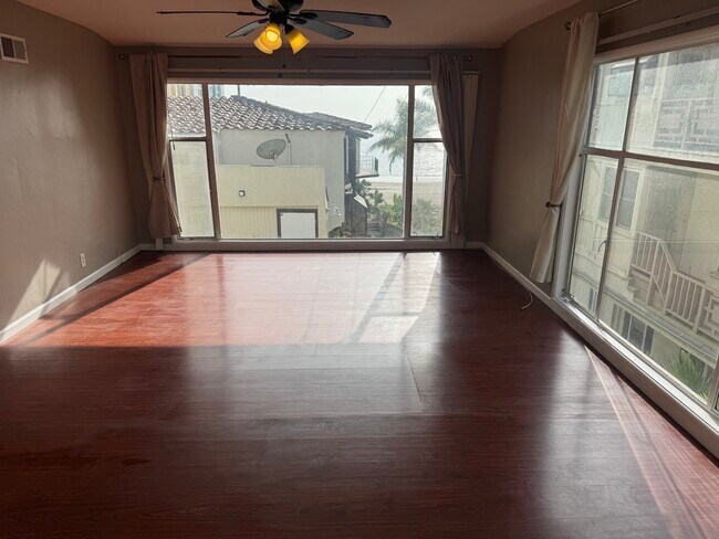 Foto del edificio - 1816 E Ocean Blvd