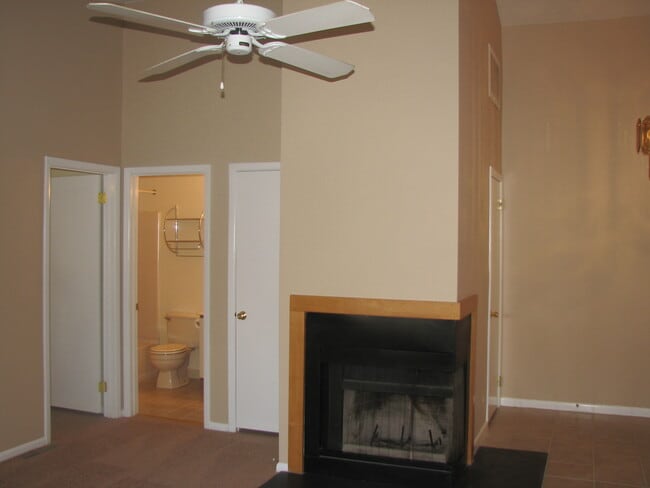 Building Photo - 302 Michelle Ct