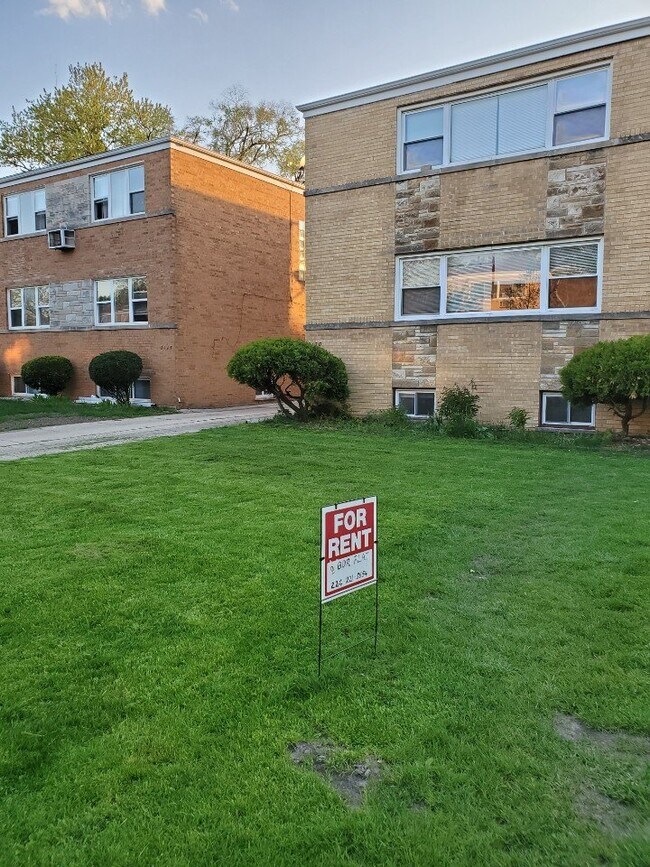 Building Photo - 9120 Lawler Ave