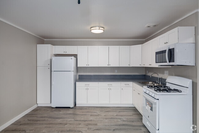 2BR, 1BA - 675SF - Kitchen - Park Palomar