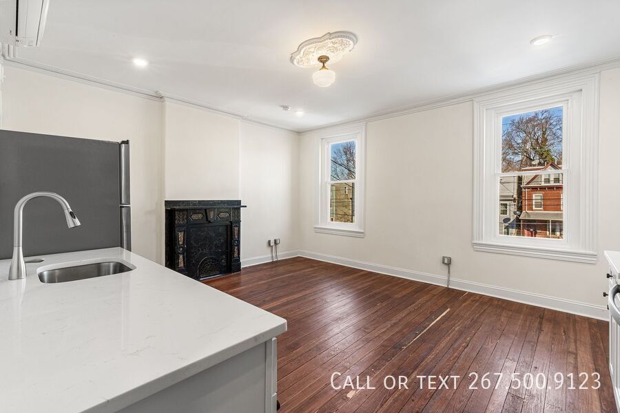 Foto principal - Charming 1BR+den unit in Great location. W...