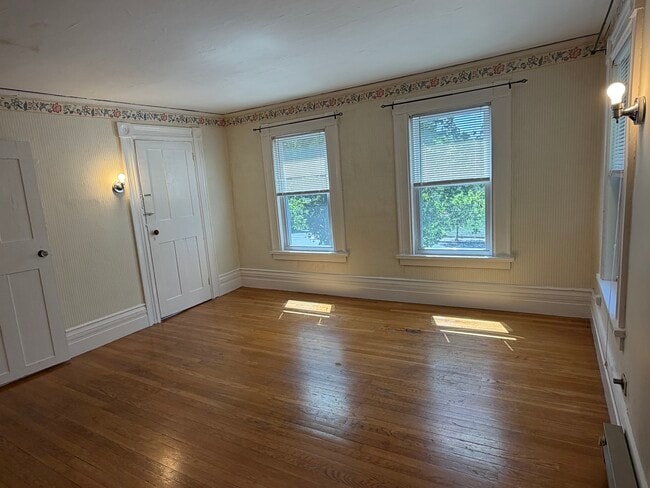 Building Photo - 103 Pleasant St