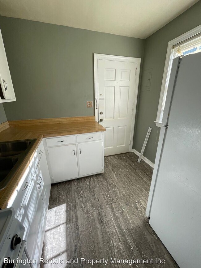 Building Photo - 2 br, 1 bath House - 1600 W Front St #33D