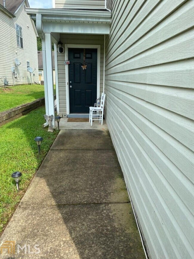 Building Photo - 7903 Four Oaks Ct