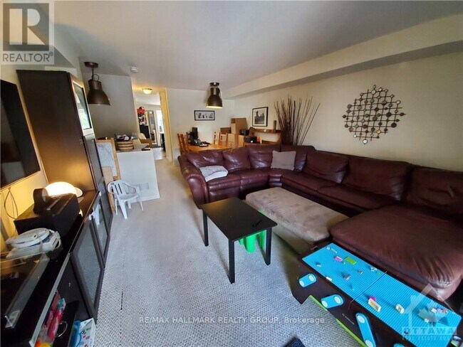 Photo du bâtiment - 114 Paseo Private