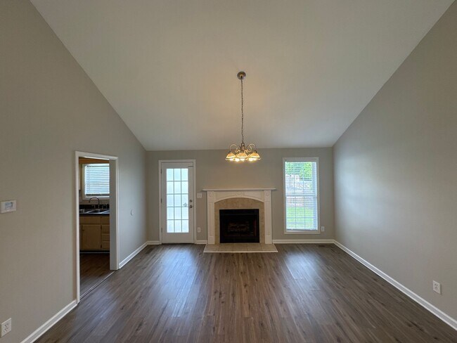 Foto del edificio - Charming 3-Bedroom Ranch on a Corner Lot w...