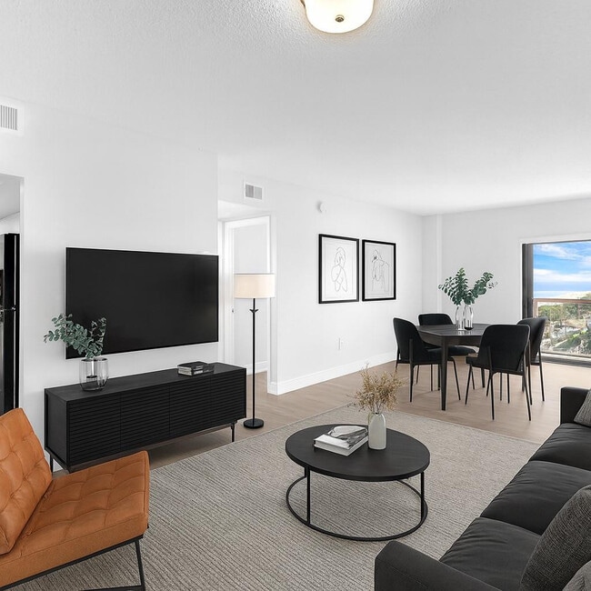 Building Photo - 100 Kings Point Dr