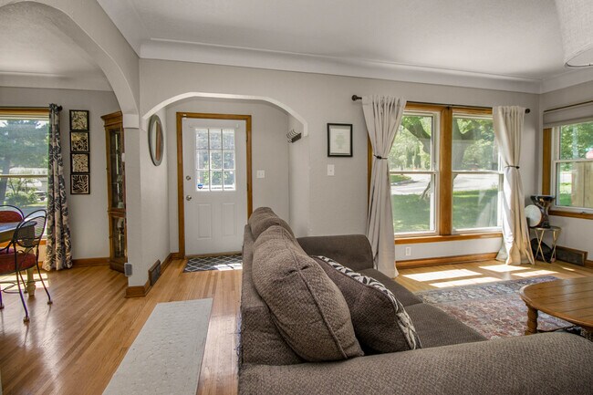 Foto del edificio - 412 Bircher Ave