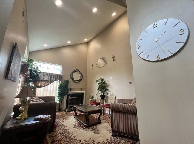 Foto del edificio - 14 Knollwood St