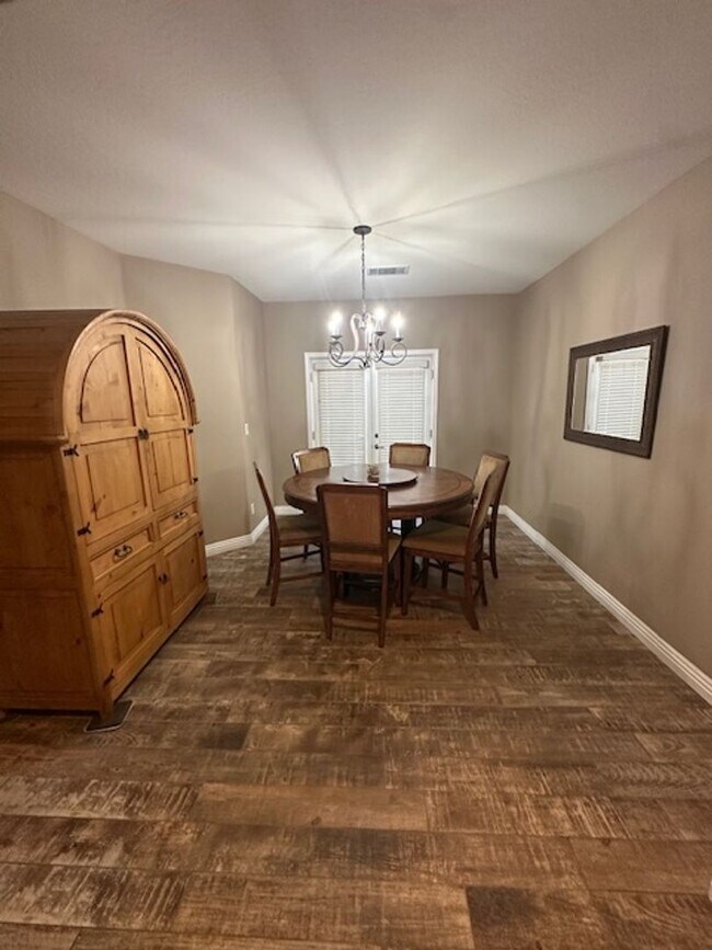 Foto del edificio - Single Family home in West Bakersfield