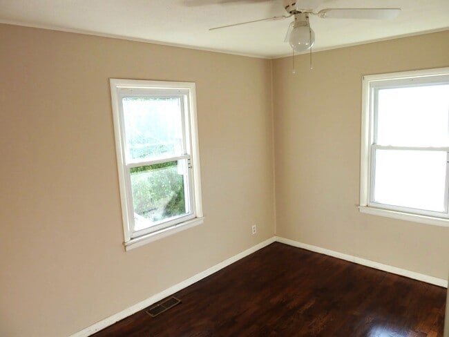 Foto del edificio - 1722 Nickerson Ave