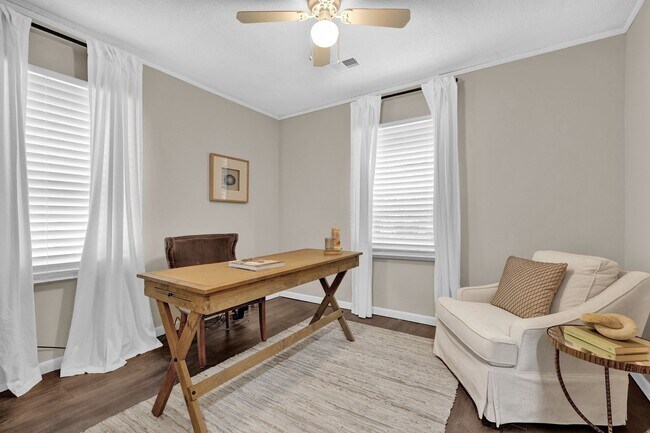 Building Photo - Absolutely Adorable!  Move in Ready!