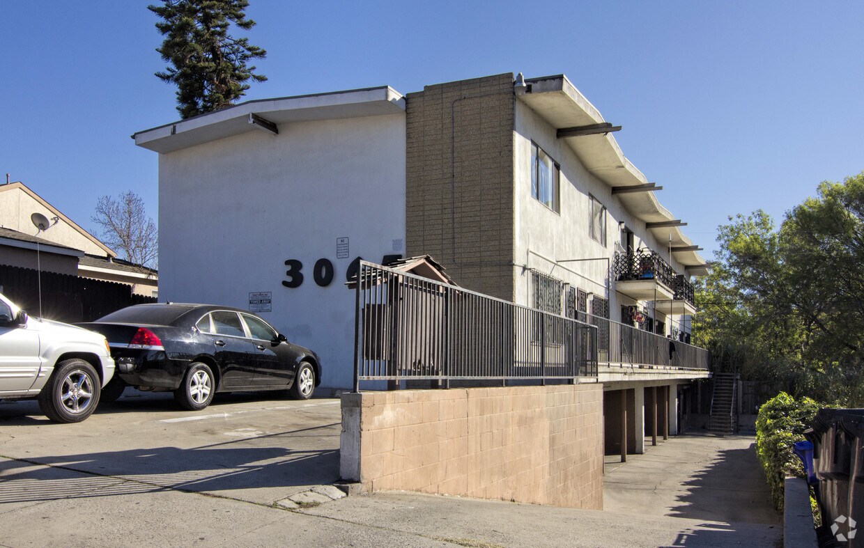 Primary Photo - 3065 Hawthorn St