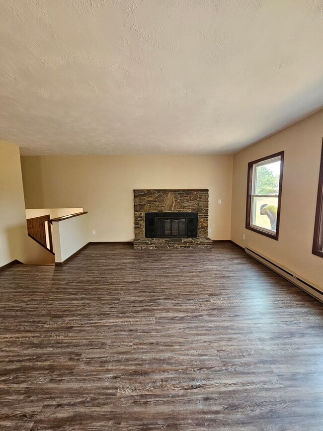 Foto del edificio - 5 BED | 3 BATH | WEST SIDE HOME | DOUBLE GARAGE