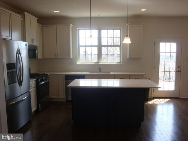 Building Photo - 105 Platt Pl